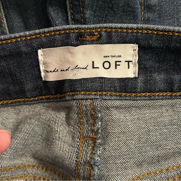 Loft Ann Taylor Womens Size 28/6 Curvy Kick Crop Medium Wash Roll Hem Jeans - Picture 3 of 8
